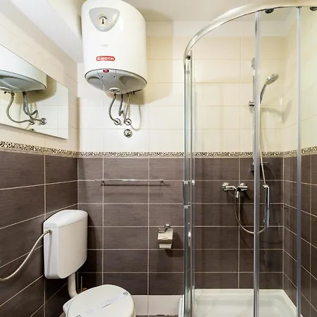 בית הארחה Nautica South - Old Town 4*